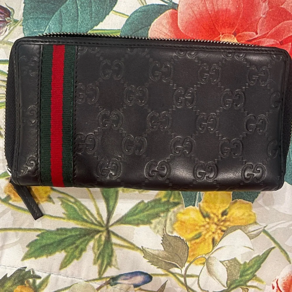 Gucci Black Leather Wallet with Red and Green Stripe - Picture 3 of 9